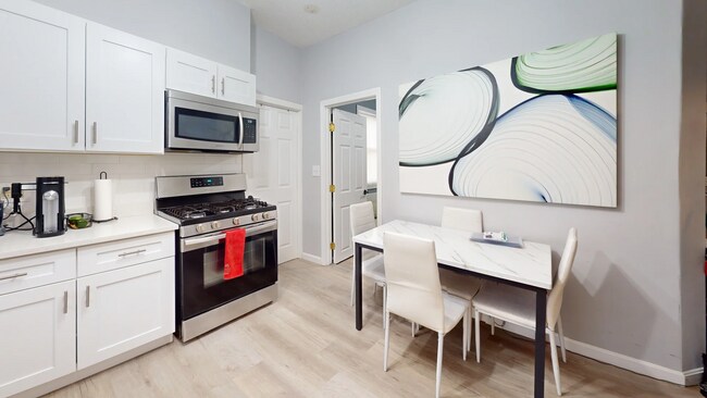 45 Morris St, Unit 1 in Boston, MA - Building Photo - Building Photo