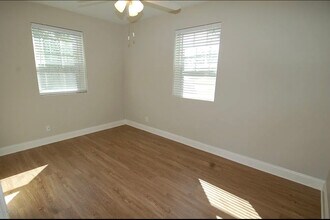 1105 10th St N in Jacksonville Beach, FL - Foto de edificio - Building Photo