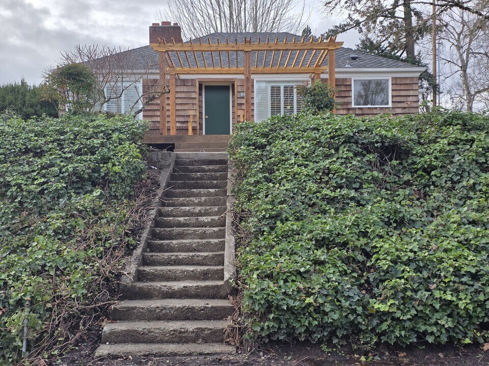 963 Parkway Dr NW in Salem, OR - Building Photo