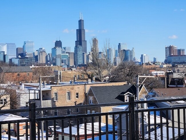 1939 W Chicago Ave, Unit 3 in Chicago, IL - Building Photo - Building Photo