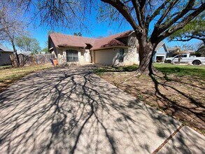 1002 Great Britain Blvd in Austin, TX - Building Photo - Building Photo