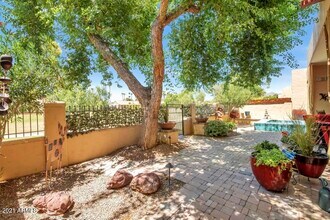 8742 E San Rafael Dr in Scottsdale, AZ - Building Photo - Building Photo