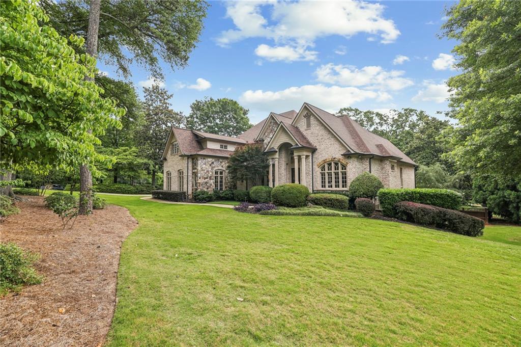 6285 Aberdeen Dr NE in Sandy Springs, GA - Building Photo