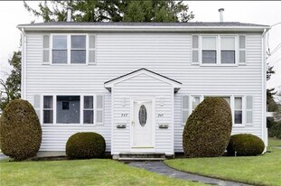 245 Hazelton St in Cranston, RI - Building Photo