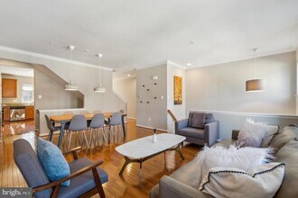 2707 Amber Crest Rd in Severn, MD - Foto de edificio - Building Photo
