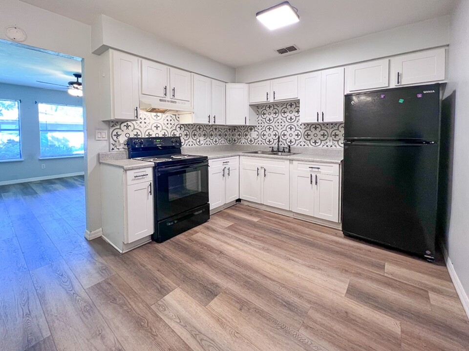 5821 NW 23rd Terrace in Gainesville, FL - Foto de edificio