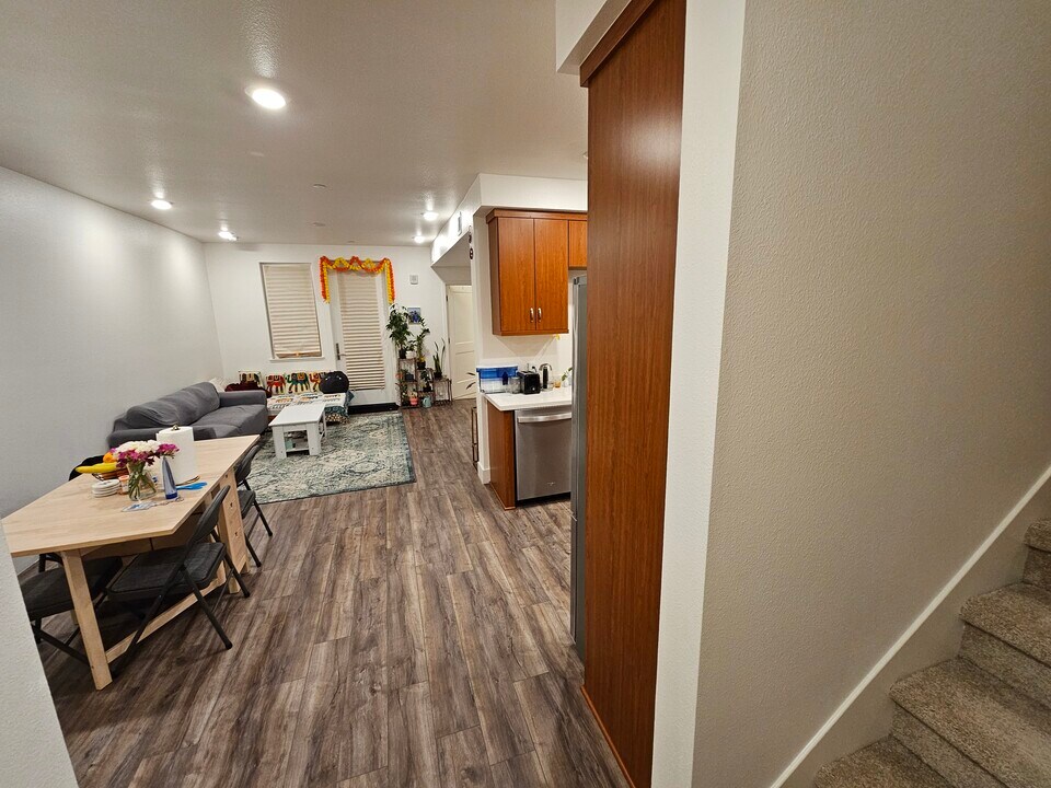 42111 Osgood Rd in Fremont, CA - Building Photo