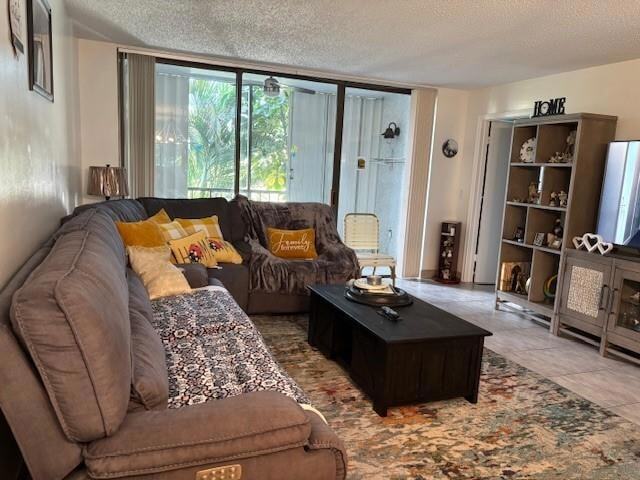 4090 Tivoli Ct, Unit 207 in Greenacres, FL - Building Photo