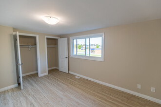 Briarfield Estates - South in St Catharines, ON - Building Photo - Building Photo