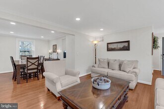 8271 Raindrop Way in Springfield, VA - Building Photo - Building Photo