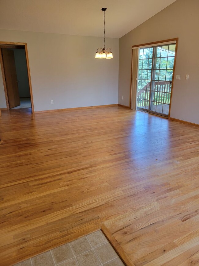 1517 Covey Dr in River Falls, WI - Building Photo - Building Photo