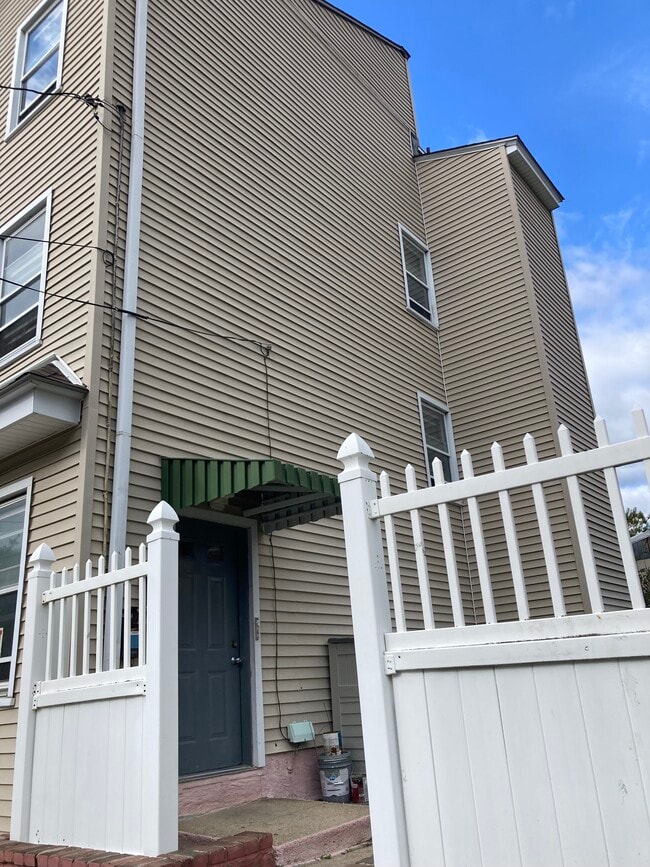21 Congress St, Unit 2
