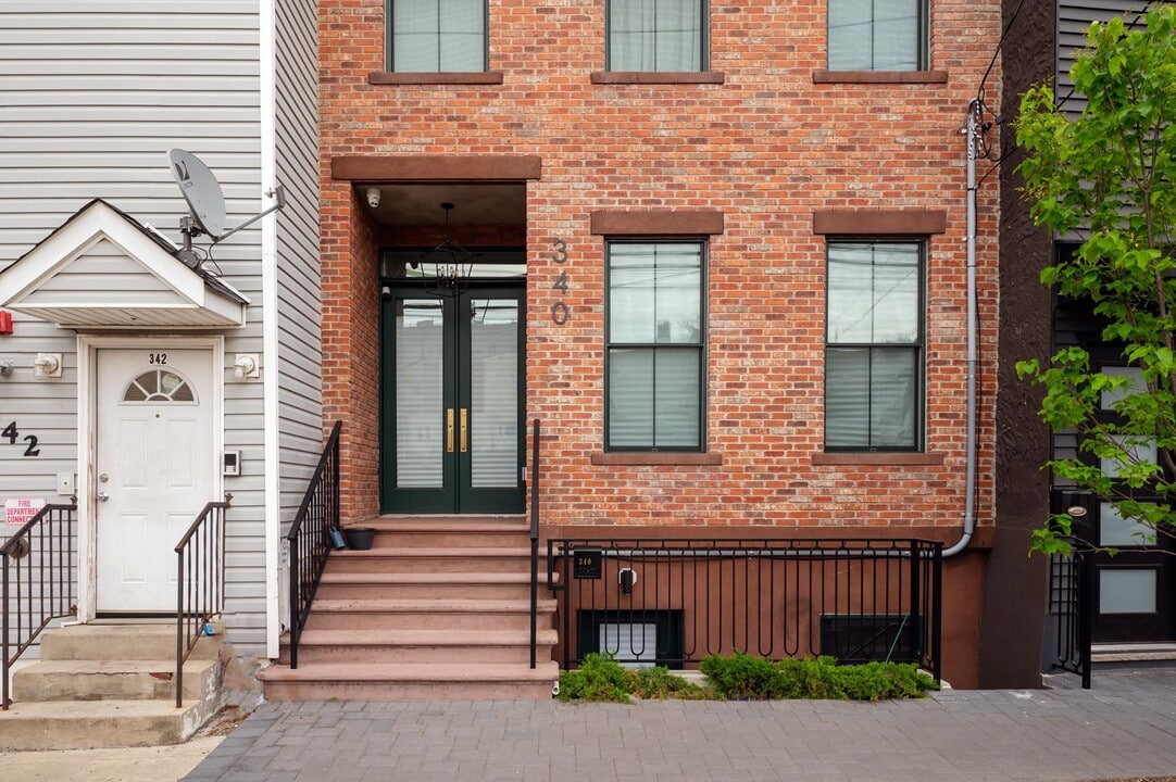 340 Randolph Ave in Jersey City, NJ - Building Photo