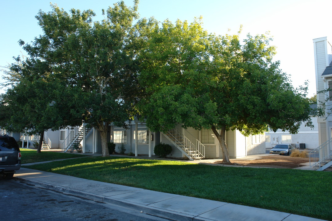 Lake Mead Villas in Las Vegas, NV - Building Photo