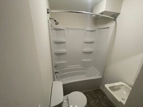 308 E 13th St N in Newton, IA - Building Photo - Building Photo