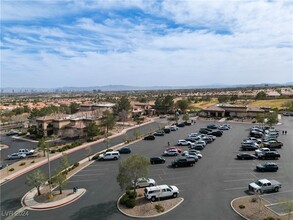 2140 Hot Oak Ridge St in Las Vegas, NV - Foto de edificio - Building Photo