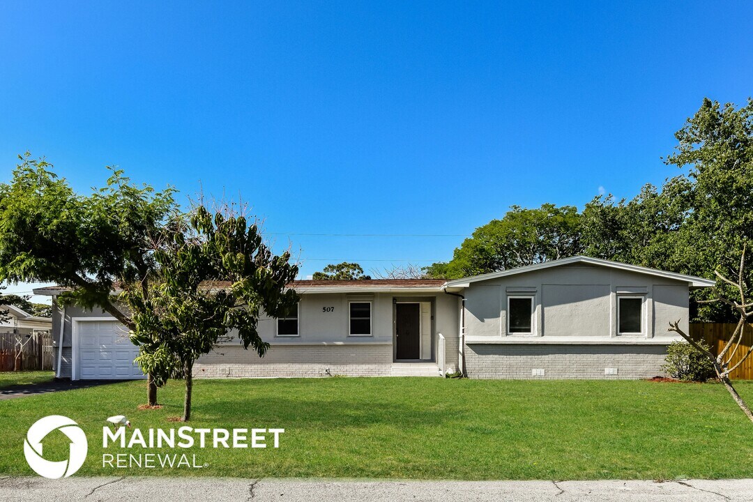 507 67th Ave Dr W in Bradenton, FL - Foto de edificio