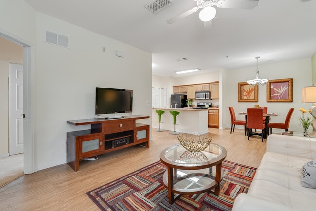 Capital Walk Apartments in Tallahassee, FL - Building Photo - Building Photo