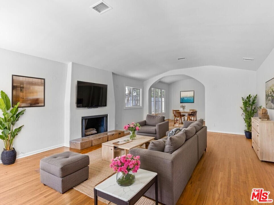 2148 Veteran Ave in Los Angeles, CA - Building Photo