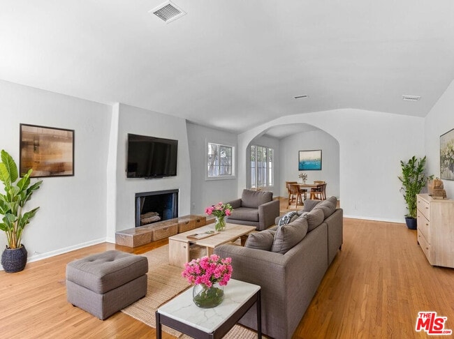 property at 2148 Veteran Ave