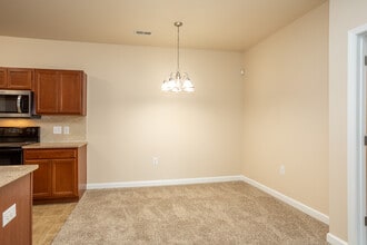 The Cliffs at Waterford in Spring Lake, NC - Foto de edificio - Interior Photo