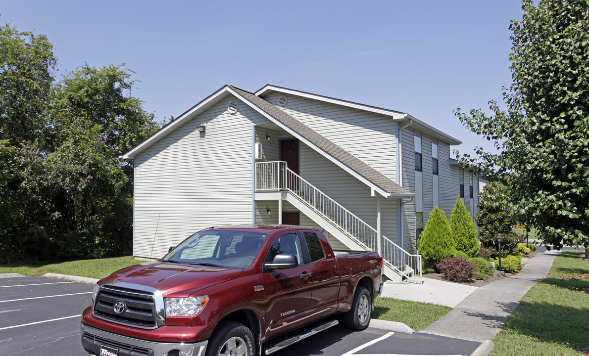 Rivers Edge Park & Apartments in Sevierville, TN - Foto de edificio