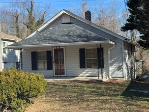 273 Lincoln Heights Rd in North Wilkesboro, NC - Foto de edificio - Building Photo