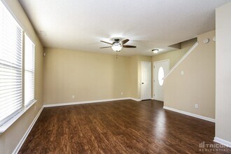 151 Snowflake Cir in Greenwood, IN - Foto de edificio - Building Photo