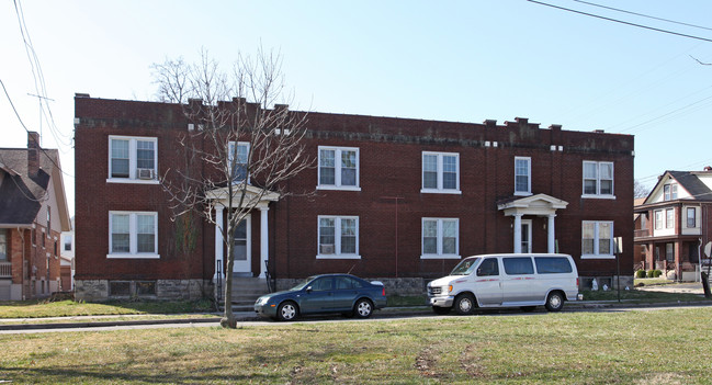 2403 Park Ave in Cincinnati, OH - Foto de edificio - Building Photo