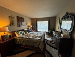 2220 S Piney Point Rd in Houston, TX - Building Photo - Building Photo