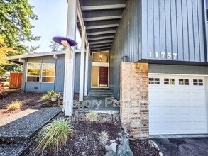 11757 NE 143rd St in Kirkland, WA - Building Photo - Building Photo