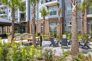 EmmaJames in Savannah, GA - Building Photo