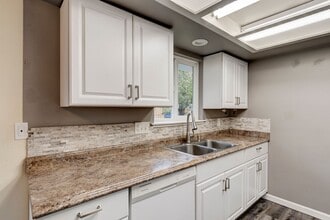 692 NW Hiyu Dr in Oak Harbor, WA - Building Photo - Building Photo