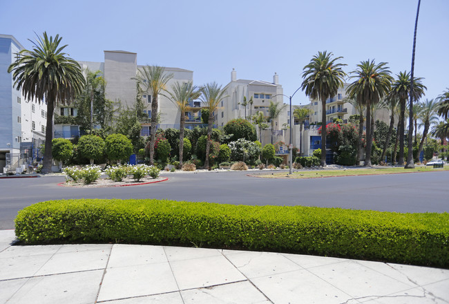 Churchill Apartments in Los Angeles, CA - Foto de edificio - Building Photo