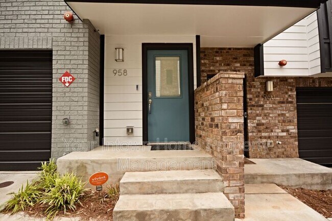 958 Moda Dr in Atlanta, GA - Building Photo - Building Photo