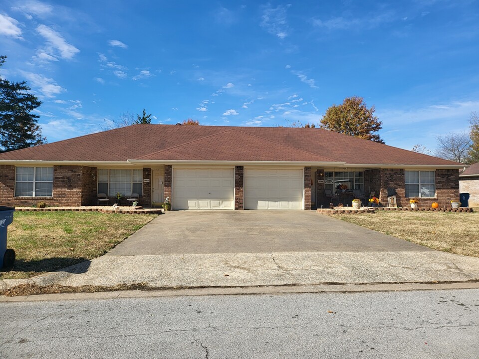 1406 A O St in Bentonville, AR - Building Photo