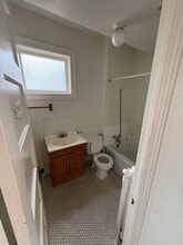 805 W 4th St in Waterloo, IA - Building Photo - Building Photo