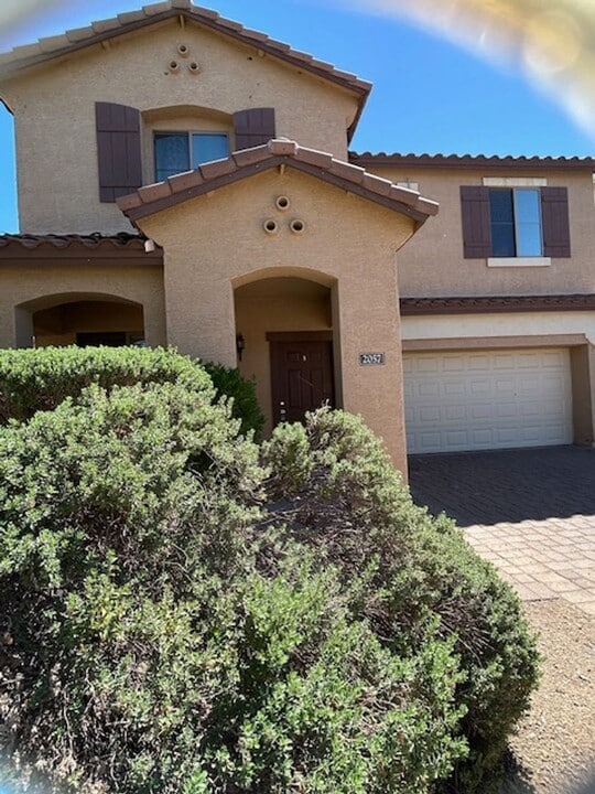 2057 S Starling Dr in Gilbert, AZ - Building Photo