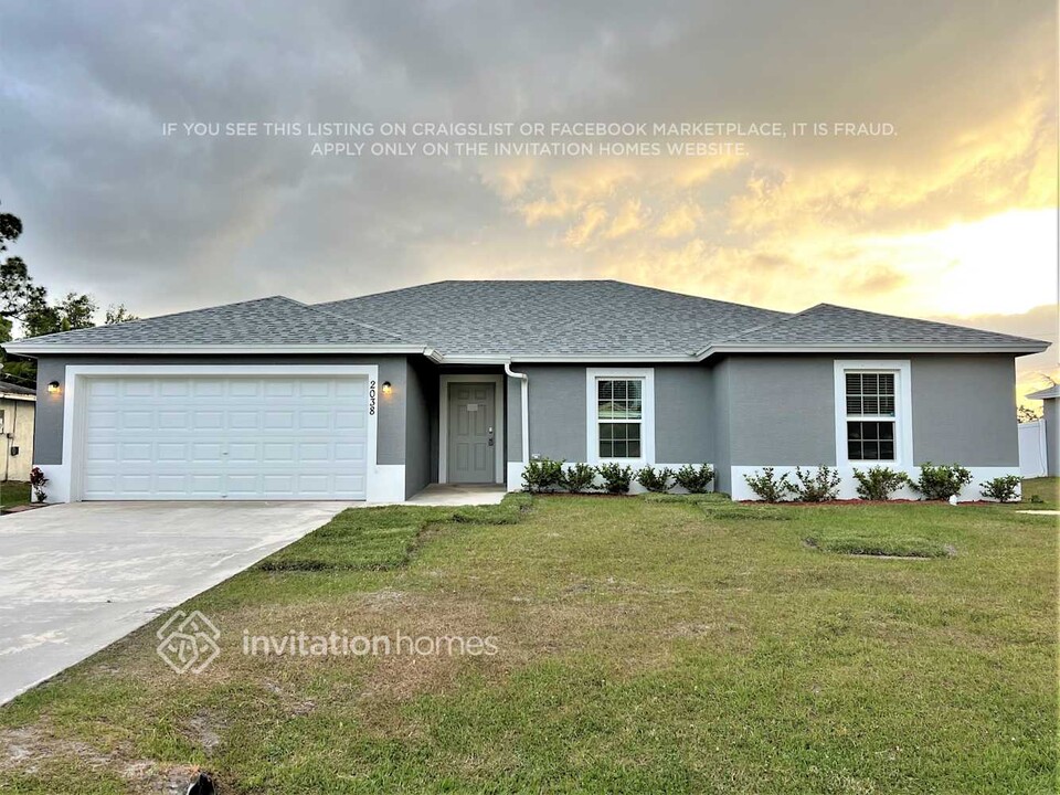 2038 SW Trenton Ln in Port St. Lucie, FL - Building Photo