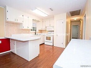 1012 Trawick Rd in Dothan, AL - Building Photo - Building Photo