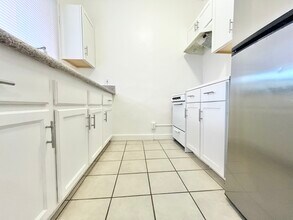 1735 N Gramercy Pl in Los Angeles, CA - Building Photo - Building Photo