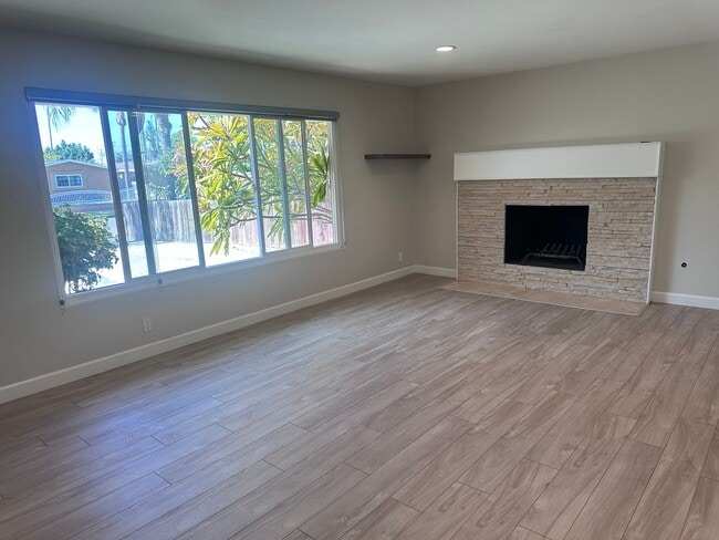 145 E Hoover Ave in Orange, CA - Building Photo - Building Photo