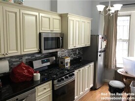 686 Parker St in Boston, MA - Building Photo