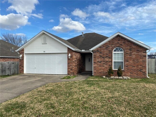 911 SW Cheyenne Dr in Bentonville, AR - Building Photo - Building Photo
