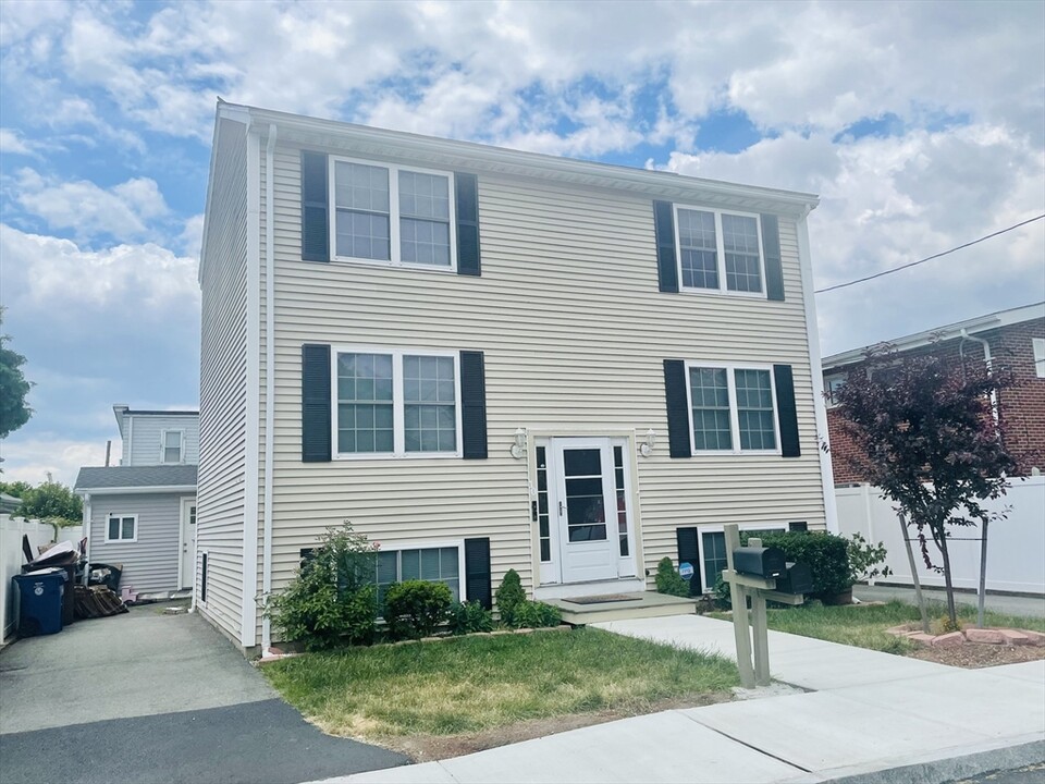 10 Elmwood Ave in Revere, MA - Building Photo