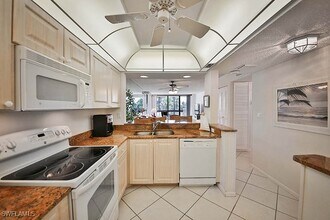 651 Seaview Ct in Marco Island, FL - Building Photo - Building Photo