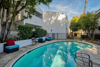 Weddington in Sherman Oaks, CA - Foto de edificio - Building Photo