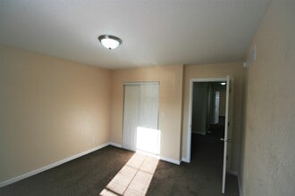 920 Devils Glen Rd in Bettendorf, IA - Building Photo - Building Photo
