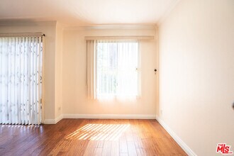 433 S Manhattan Pl-Unit -108 in Los Angeles, CA - Building Photo - Building Photo