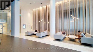 3900 Confederation Pkwy in Mississauga, ON - Building Photo - Building Photo
